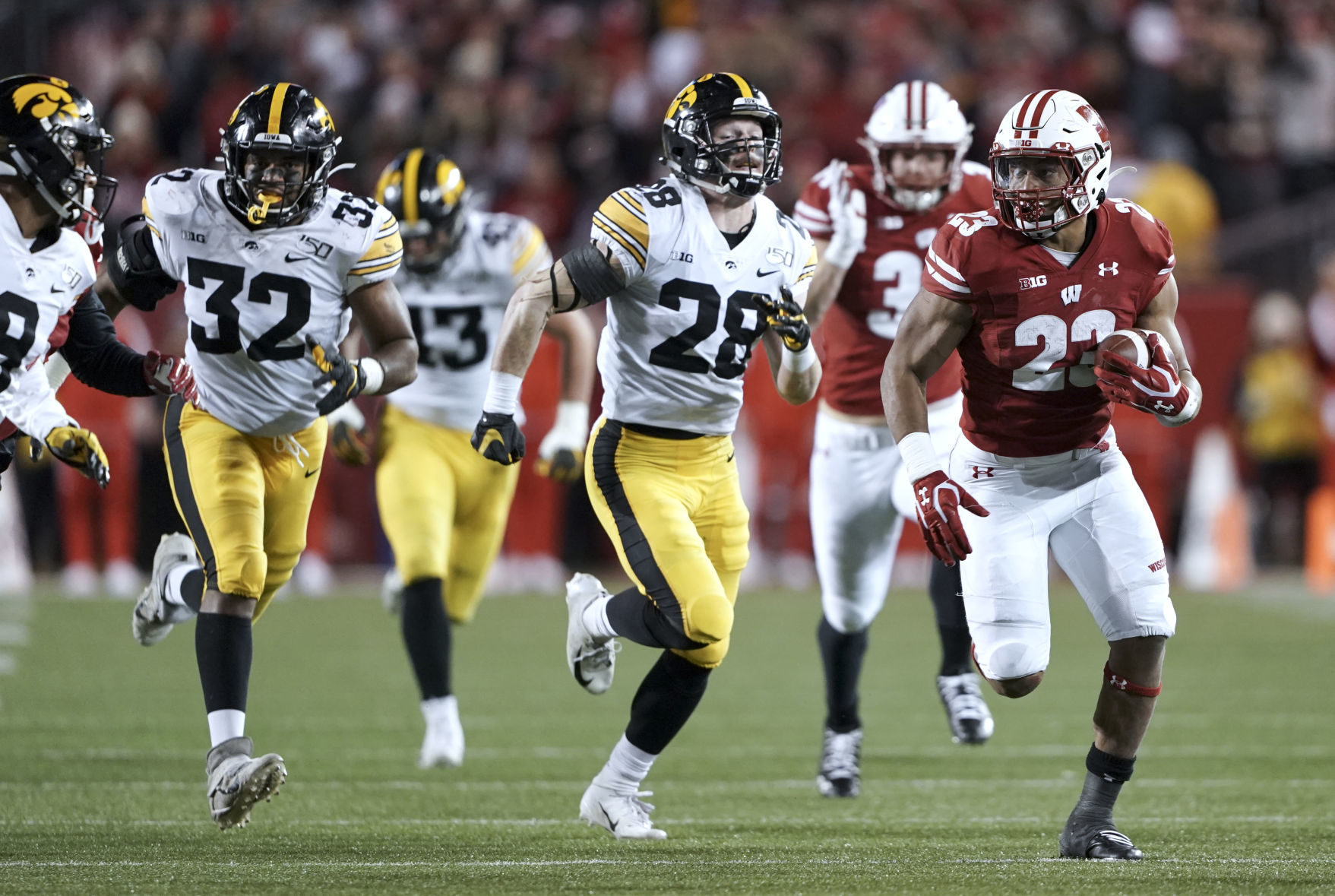 Badgers 24, Hawkeyes 22